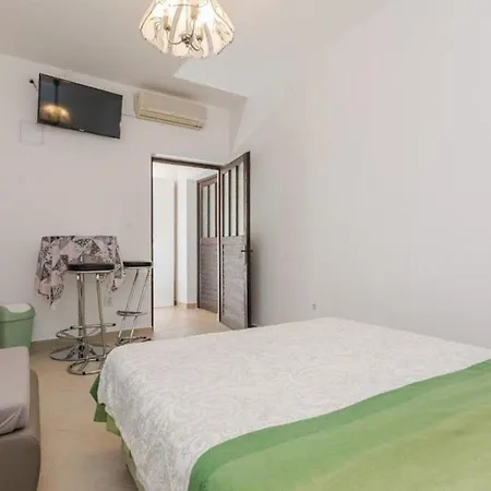 Ferienwohnung Fur 3 Personen Ca 25 Qm In Privlaka, Dalmatien Norddalmatien - B53831 * Privlaka (Zadar)